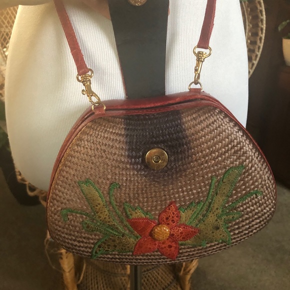 Vintage Pocketbook- Summery Embroidered Flowers - Picture 2 of 5